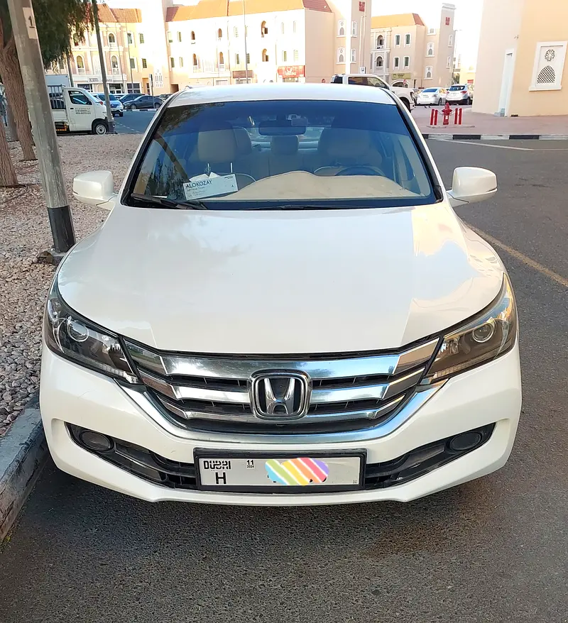 Honda Accord 2015 — photo 1 of 6
