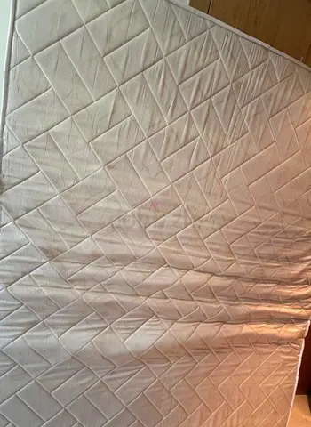 Free give away—Used king -Size  Mattress  /  Mattress - Light Cream -100% medicated