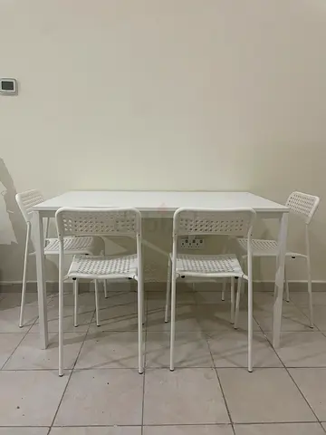 White dining table with 4 matching chairs - used, good condition