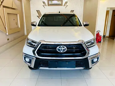 2025 Toyota Hilux Double Cab AWD - GCC Specs - Brand New!