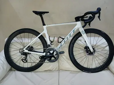 FullCarbon Scott Addict RC 10 RoadBike Shimano DuraAce GroupSet CarbonWheelSet HighPerformanceBike