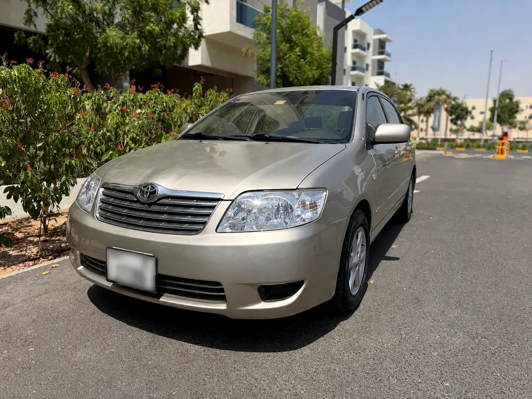 Toyota Corolla 2005 — photo 1 of 11