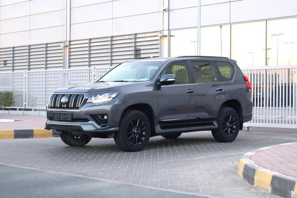 Toyota Prado 2022 — photo 1 of 15