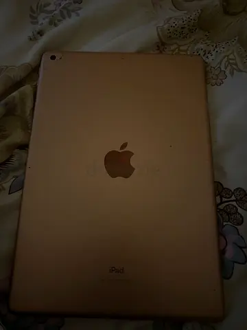 Used Apple iPad (Gold) - Good Working Condition مافيه ولا شي خربان ولا اي شي مبدل بحاله جديده
