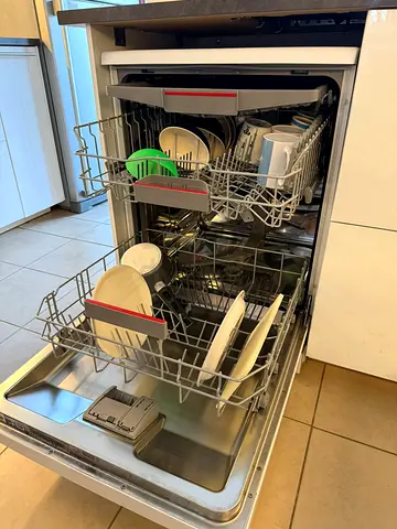 BOSCH Dishwasher 
Silence Plus Series 4
Minimal use - Was 3999
Now 750