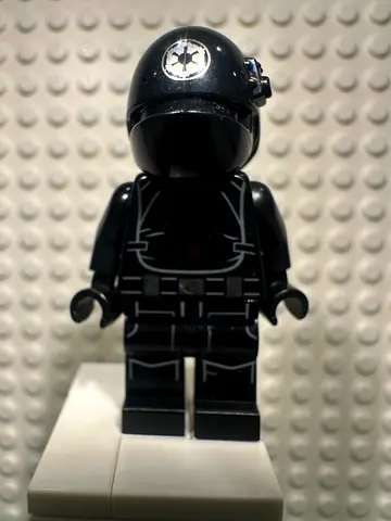 Lego Star Imperial Gunner - Helmet with White Imperial Logo, Light Nougat Head