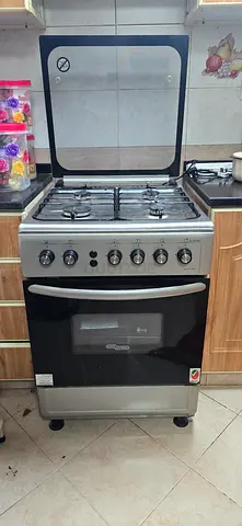Used freestanding gas cooker with oven - good working condition