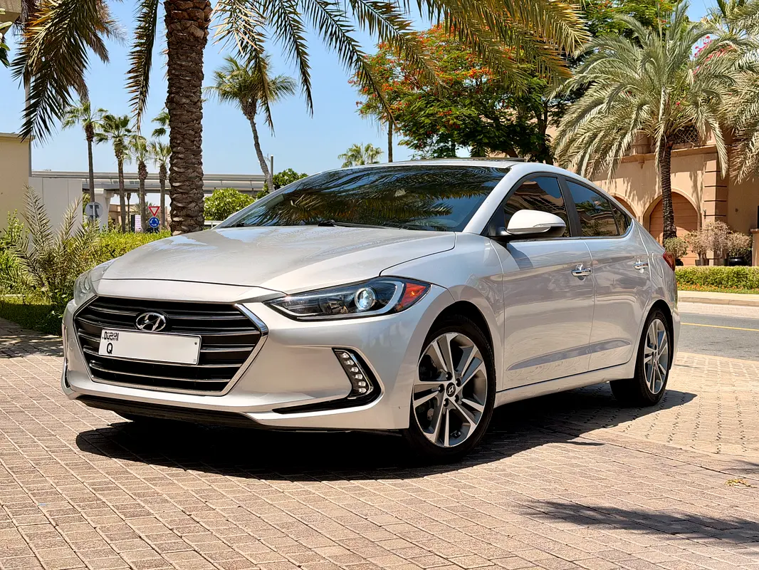 Hyundai Elantra 2017 — photo 1 of 20