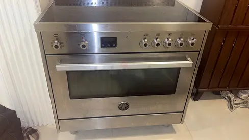 Stainless Steel Electric Range with Large Oven — Good Working Condition
