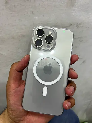 iPhone 15 Pro max with MagSafe Clear Case (Good Condition)