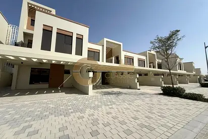 MID END UNIT | CORNER LAYOUT | MULTIPLE BALCONIES