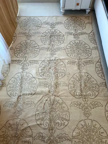 White home rug