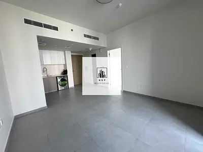 1br spacious apartment with 2bath huge balcony