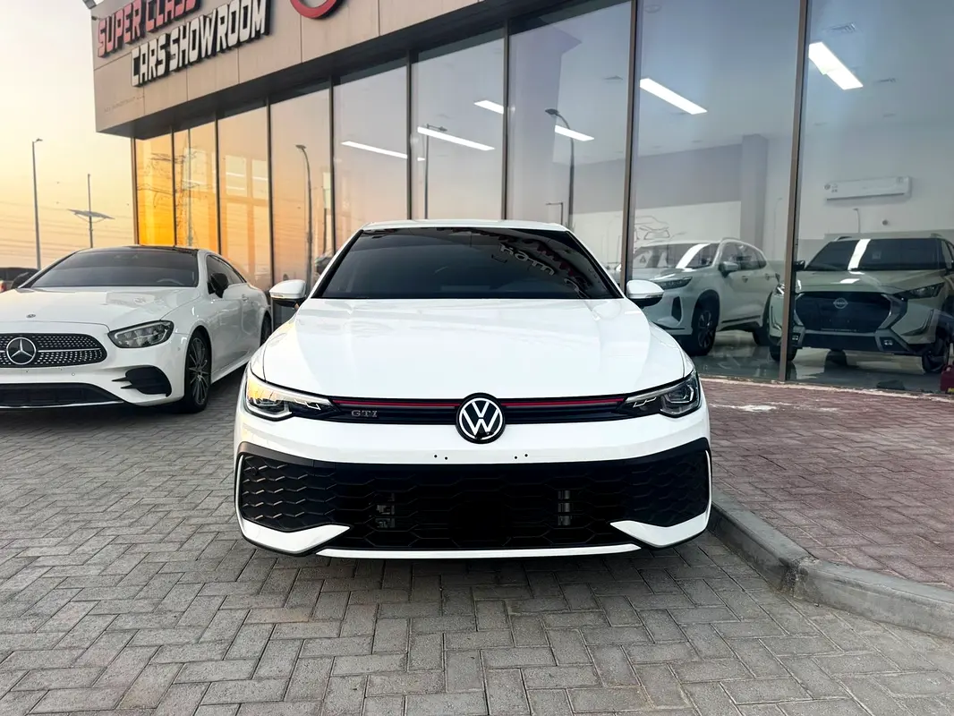 Volkswagen Golf 2026 — photo 1 of 5
