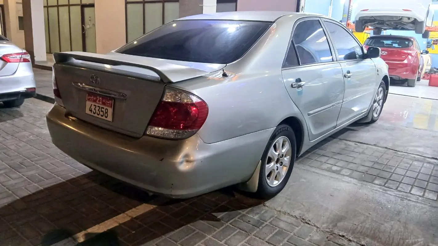 Toyota Camry 2005 — photo 1 of 4