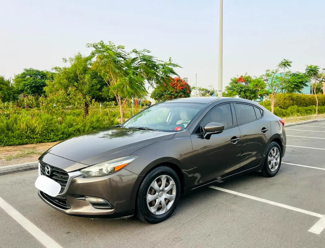 Mazda 3 2018 — photo 1 of 17