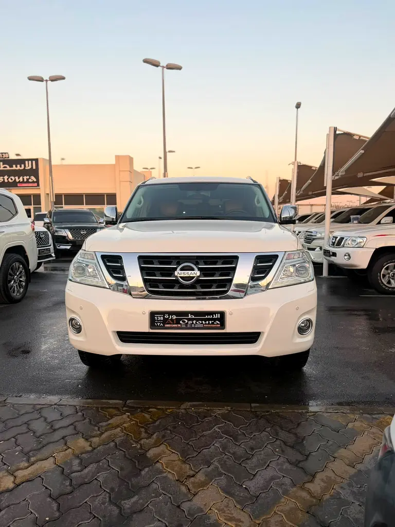 Nissan Patrol 2019 — photo 1 of 10