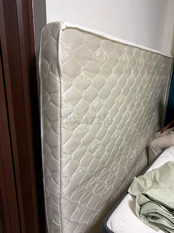 Used Mattress  2 pillows in Good Condition - Queen size 160*200