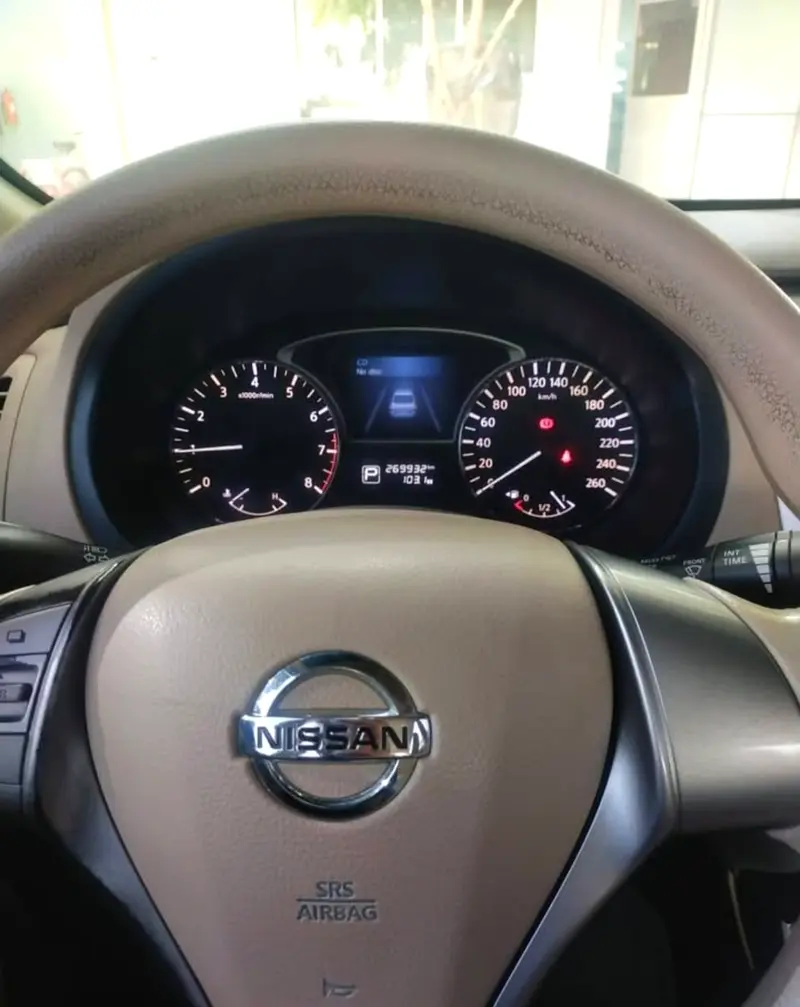 Nissan Altima 2013 — photo 1 of 5