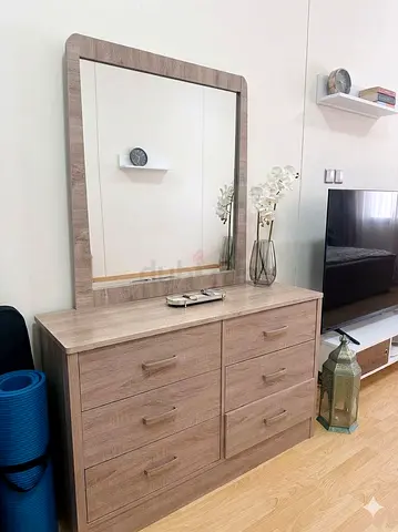 Dresser with mirror and 6 drawers