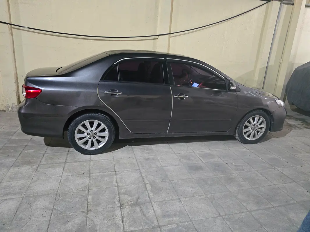 Toyota Corolla 2012 — photo 1 of 4