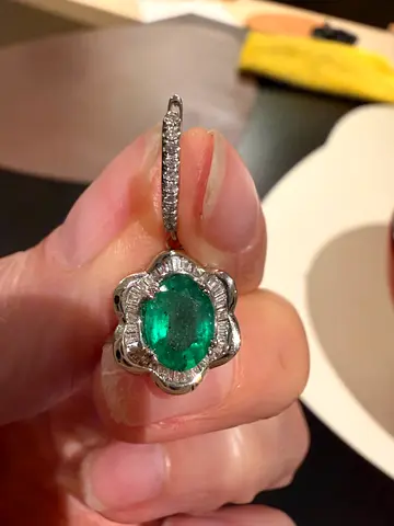 Natural Emerald and Diamond Flower earrings in White Gold