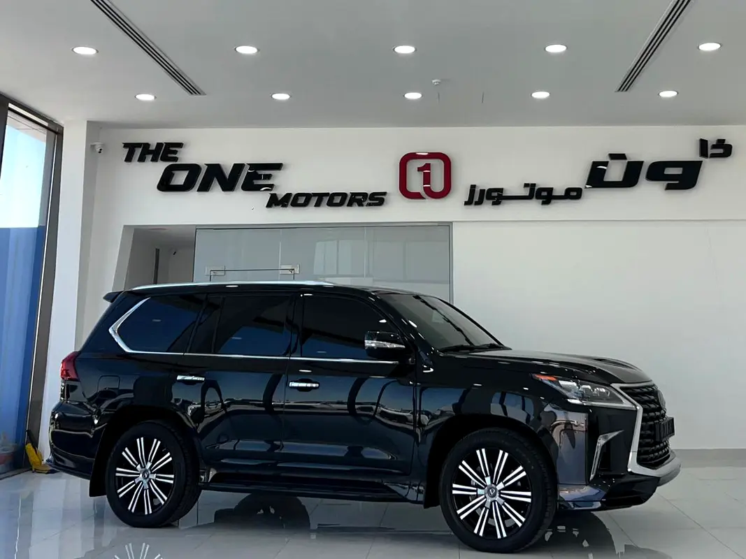 Lexus LX-Series 2021 — photo 1 of 19