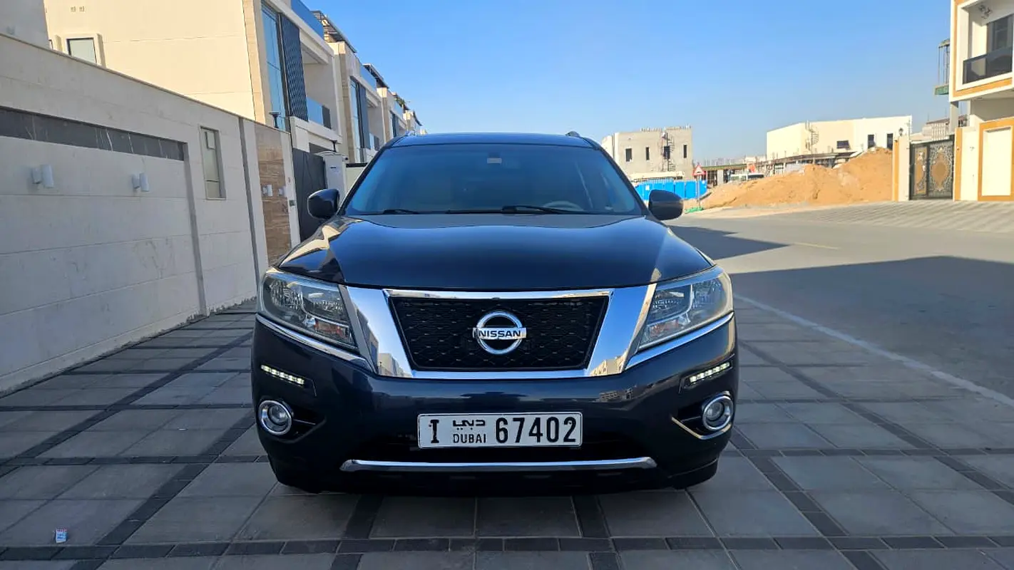 Nissan Pathfinder 2015 — photo 1 of 10