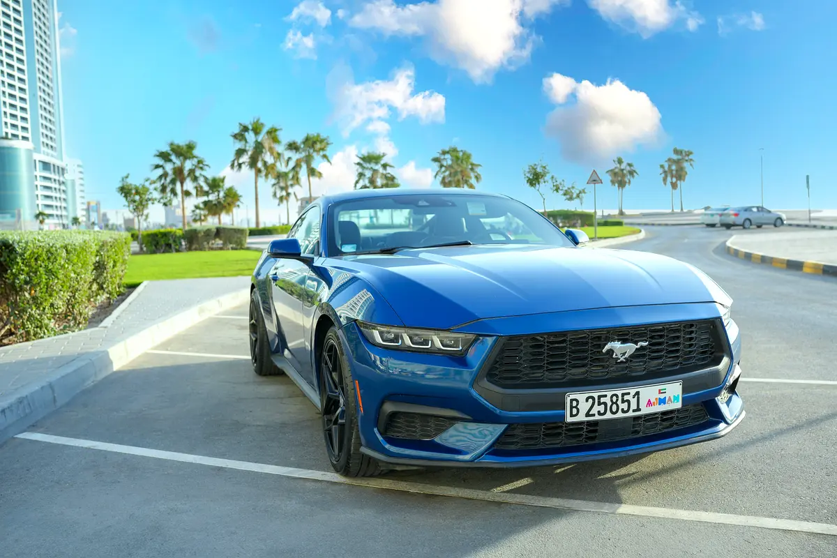 Ford Mustang 2024 — photo 1 of 2