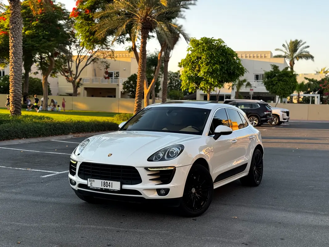 Porsche Macan 2015 — photo 1 of 11