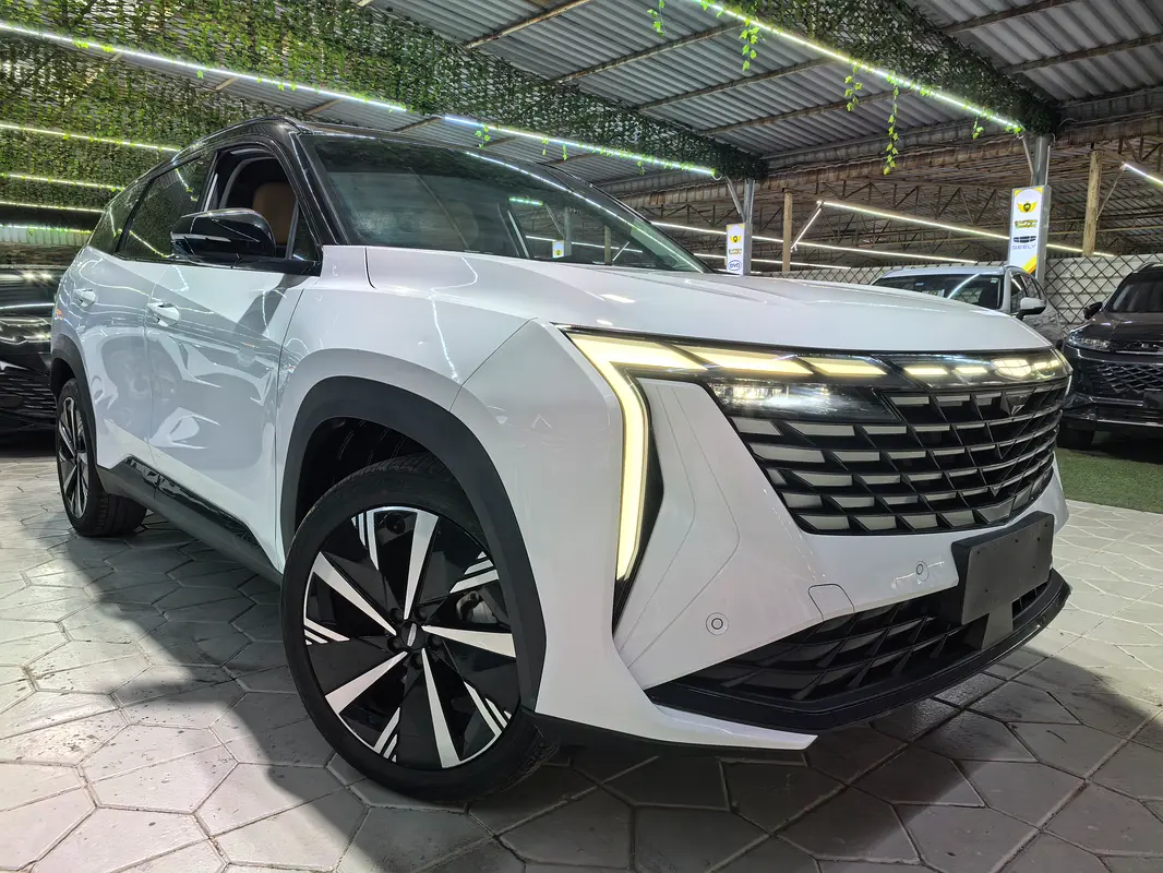 Geely Starray 2025 — photo 1 of 20