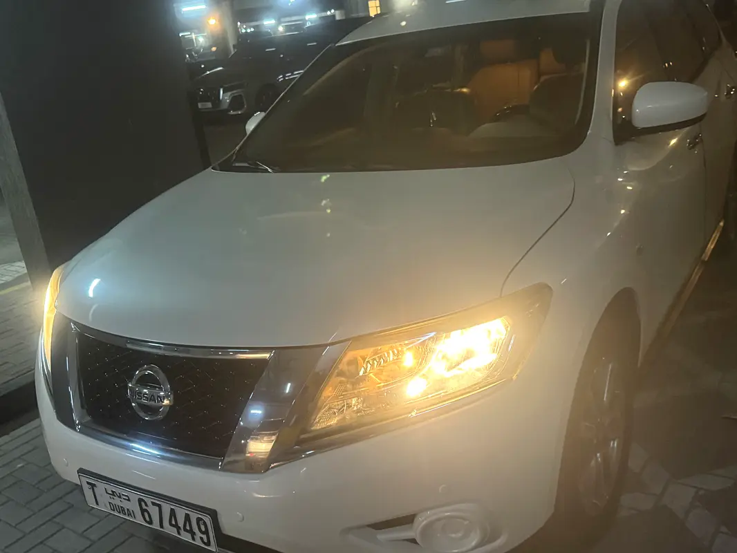 Nissan Pathfinder 2016 — photo 1 of 12
