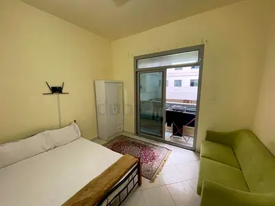 Fully closed partition with attached balcony