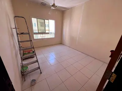 تكييف مركزي _ مساحه كبيره _ بجوار مدرسه الحكمه _ مخرج محمد بن زايد