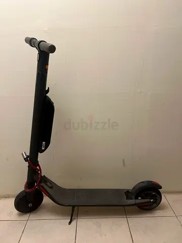 Segway Ninebot KickScooter ES4 - Electric Scooter (Black) - Good Condition