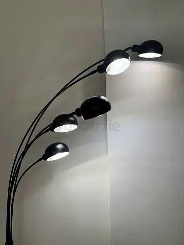 Floor lamp for sale (warm yellow bulbs)