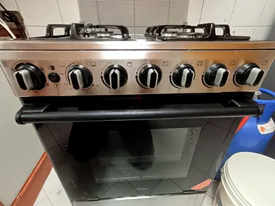 Midea 4-Burner Gas Cooker - Good Working Condition