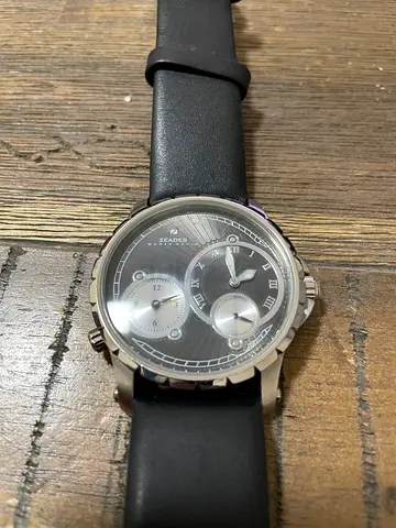 Used mens wristwatch with black leather strap and silver dial (working)