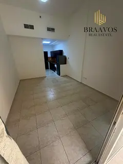 LOWER PRICE | VACANT | NEAR MALL