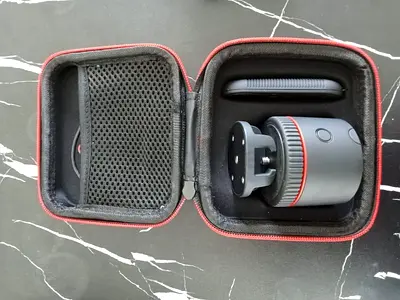 للبيع حامل كاميرا ذكي من Pivo Pod مزود بميزة التتبع التلقائي والدوران 360°
