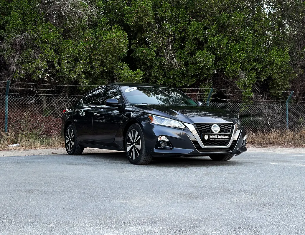 Nissan Altima 2021 — photo 1 of 19