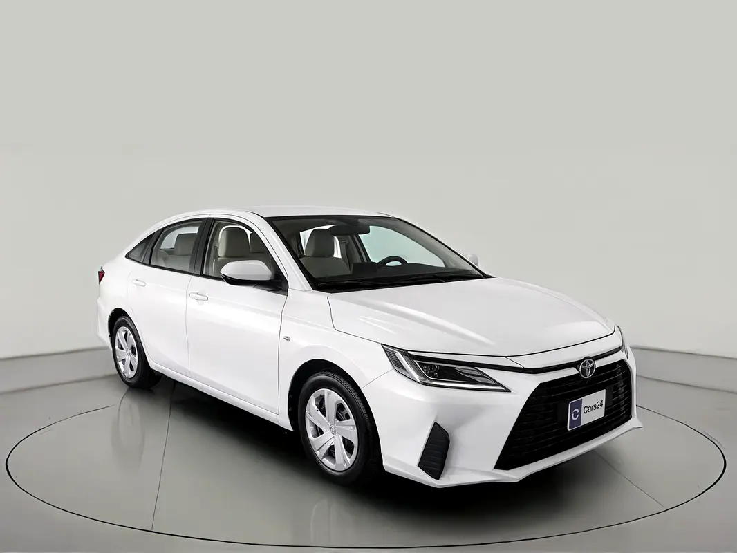 Toyota Yaris 2023 — photo 1 of 13