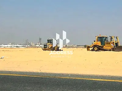للبيع أرض زاوية في السحمة بسعر 390,000 درهم فقط
