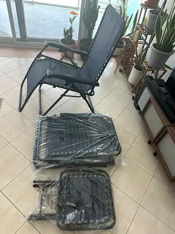 Zero Gravity Recliner Outdoor Lounge Chair with Footrest - Almost New