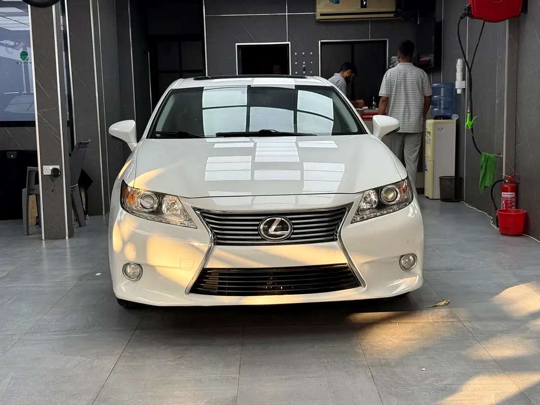 Lexus ES-Series 2015 — photo 1 of 12