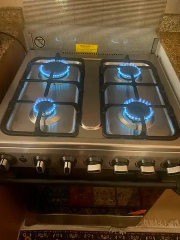 Used freestanding gas cooker with oven - good working condition 60x55