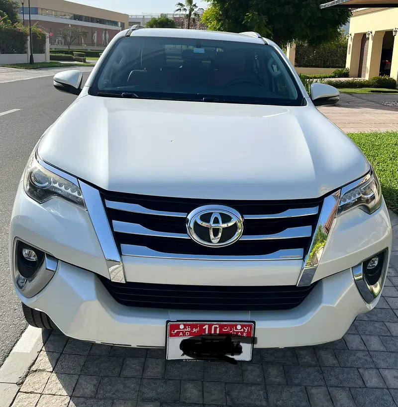 Toyota Fortuner 2019 — photo 1 of 7