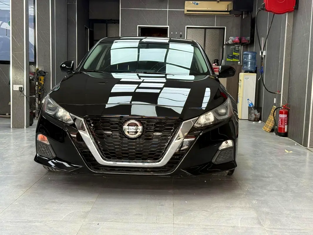 Nissan Altima 2020 — photo 1 of 14