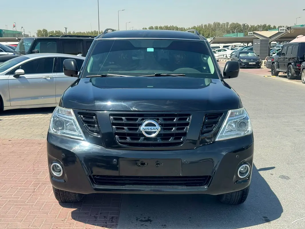 Nissan Patrol 2018 — photo 1 of 10