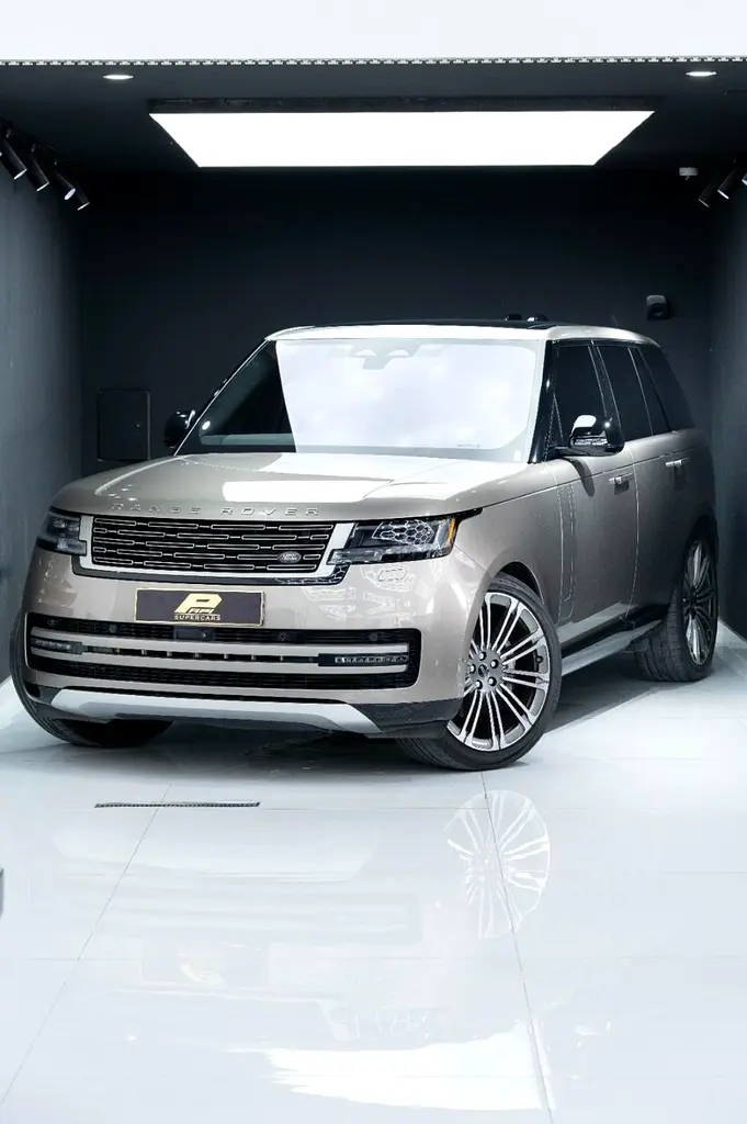 Land Rover Range Rover 2023 — photo 1 of 14